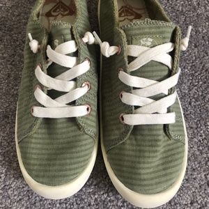 Roxy casual slip on sneaker